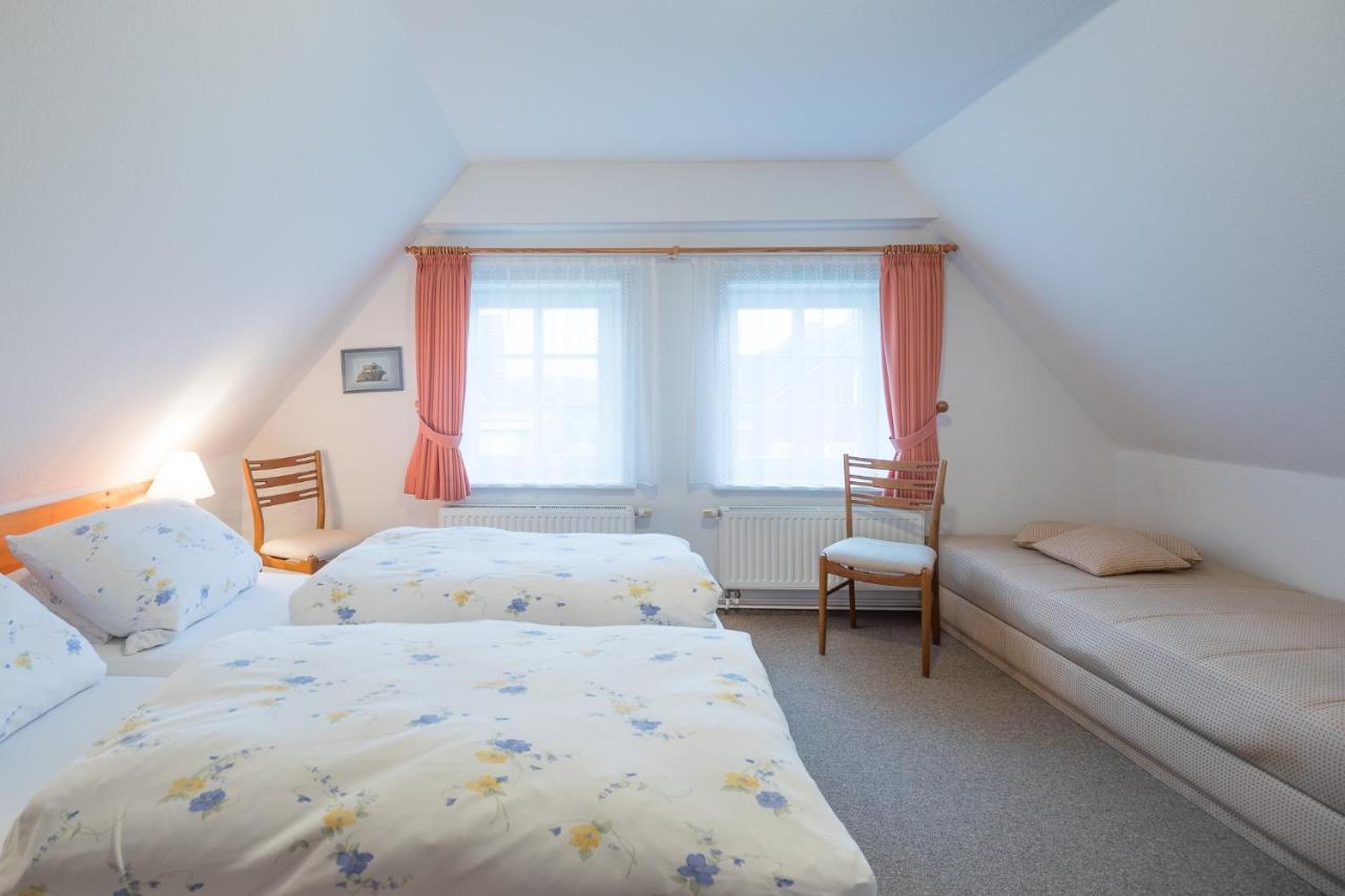 Direkt Am Deich - Ferienwohnung Amrum Im Gaestehaus Am Badedeich Dagebuell Exterior photo